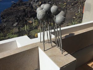 Willy Ceysens - Sculptuur ronde betonnen bollen kopen? Bied vanaf 100!