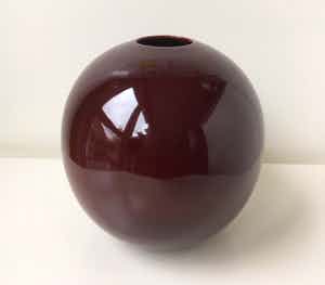 Keramiekfabriek Velsen - Bordeaux keramiek bolvaas verkocht voor € 35!