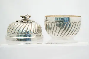 35- Antieke 19e eeuwse 2e gehalte Zilveren suikerpot - met waterlelie handvat kopen? Bied vanaf 230!