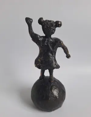 Astrid Veldhuyzen-Koppen - Vrolijk meisje op bal kopen? Bied vanaf 50!