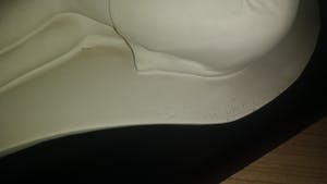 Niet of onleesbaar gesigneerd - Dame zittend op de grond kopen? Bied vanaf 1!