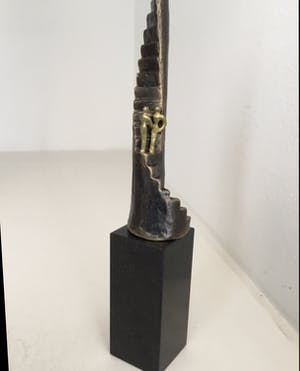 Corry Ammerlaan - Sculptuur “ De trap naar succes “ kopen? Bied vanaf 75!