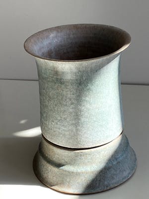 Anne van der Waerden - Beker op voet kopen? Bied vanaf 350!