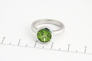 159- Massief 14 Krt wit-gouden design ring met lichtgroene 2.50ct edelsteen kopen? Bied vanaf 170!