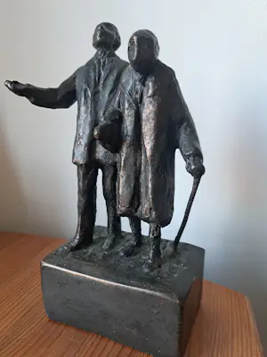 Karel Gomes - Oud echtpaar kopen? Bied vanaf 395!