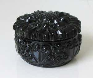 Curt Schlevogt - Zwart persglazen art deco zeepdoos verkocht voor € 25!