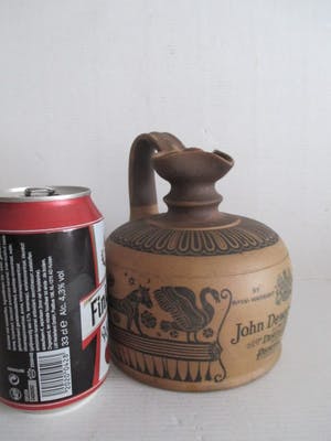 Niet of onleesbaar gesigneerd - Keramische whisky kruik kopen? Bied vanaf 1!