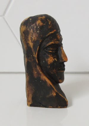 Niet of onleesbaar gesigneerd - Art deco zwart gelakte gegoten presse papier van een kop kopen? Bied vanaf 10!