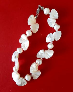 Niet of onleesbaar gesigneerd - Armband met parels kopen? Bied vanaf 1!