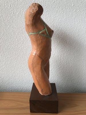 Herman Hofmans - Prachtig torso van vrouw - gesigneerd op houten voet. kopen? Bied vanaf 150!