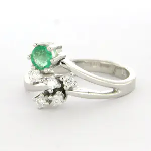 14k gouden ring met smaragd tot. 0.20ct en briljant geslepen diamant tot. 0.10ct kopen? Bied vanaf 410!