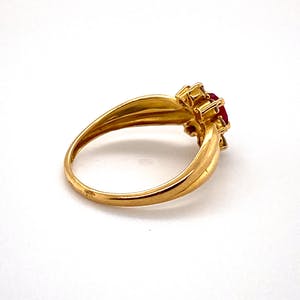 18kt gouden entourage ring met diamant en robijn  maat52,5 (16,75) 2,17gr kopen? Bied vanaf 240!