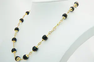 74 - 18 karaat geel gouden collier met zwarte facet geslepen kralen kopen? Bied vanaf 335!