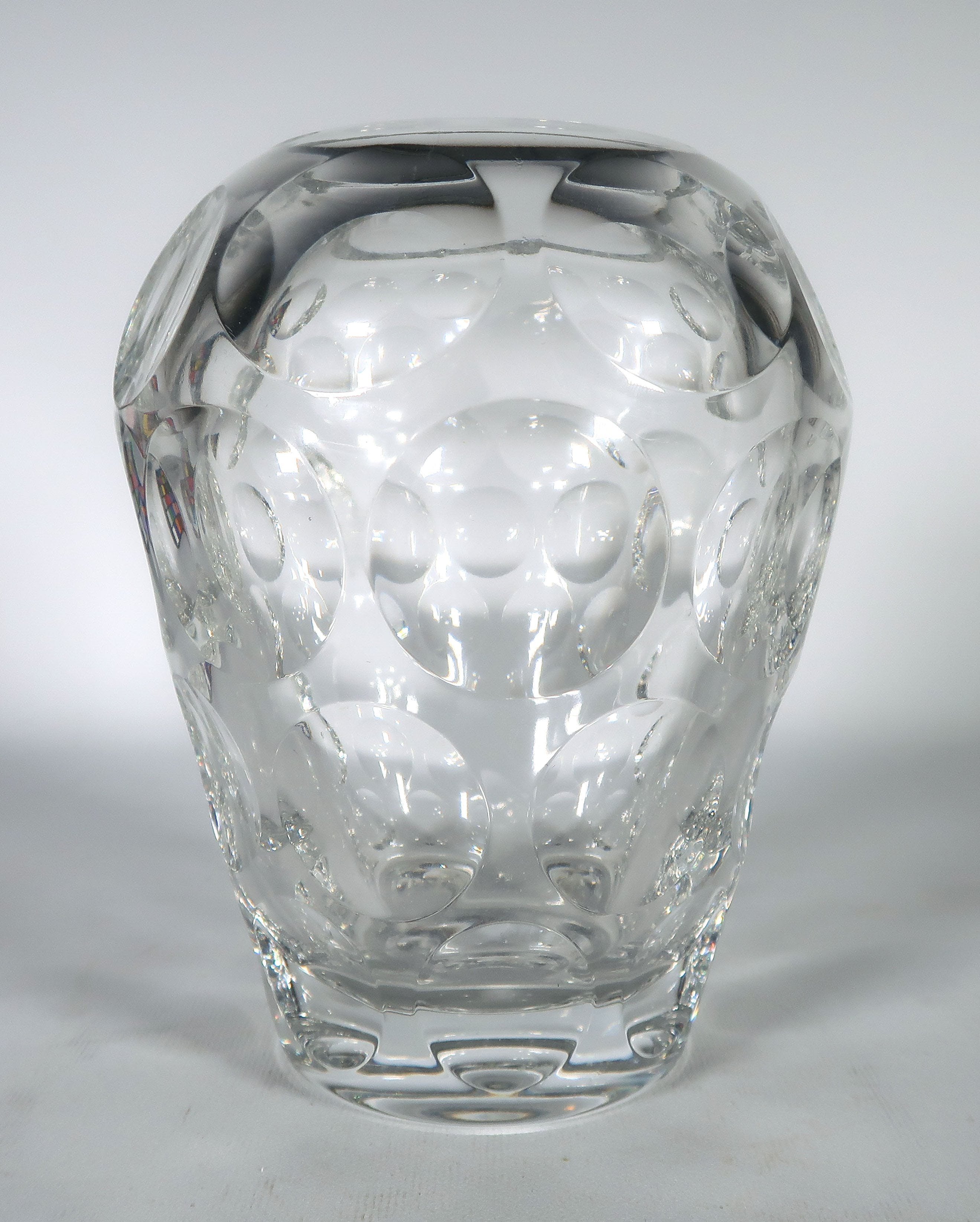 Niet of onleesbaar gesigneerd - Glas, Geslepen optische vaas verkocht voor € 1!