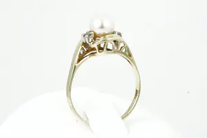 72 - Elegante 14 karaats geel-gouden dames  ring met parel en diamant (achtkant) kopen? Bied vanaf 80!