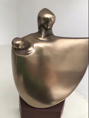 Janneke Ros - Beeld “ MOEDERLIEFDE “ . Gesigneerd kopen? Bied vanaf 1!