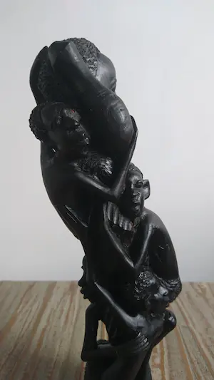 Niet of onleesbaar gesigneerd - Ebbenhouten Afrikaanse levensboom kopen? Bied vanaf 1!