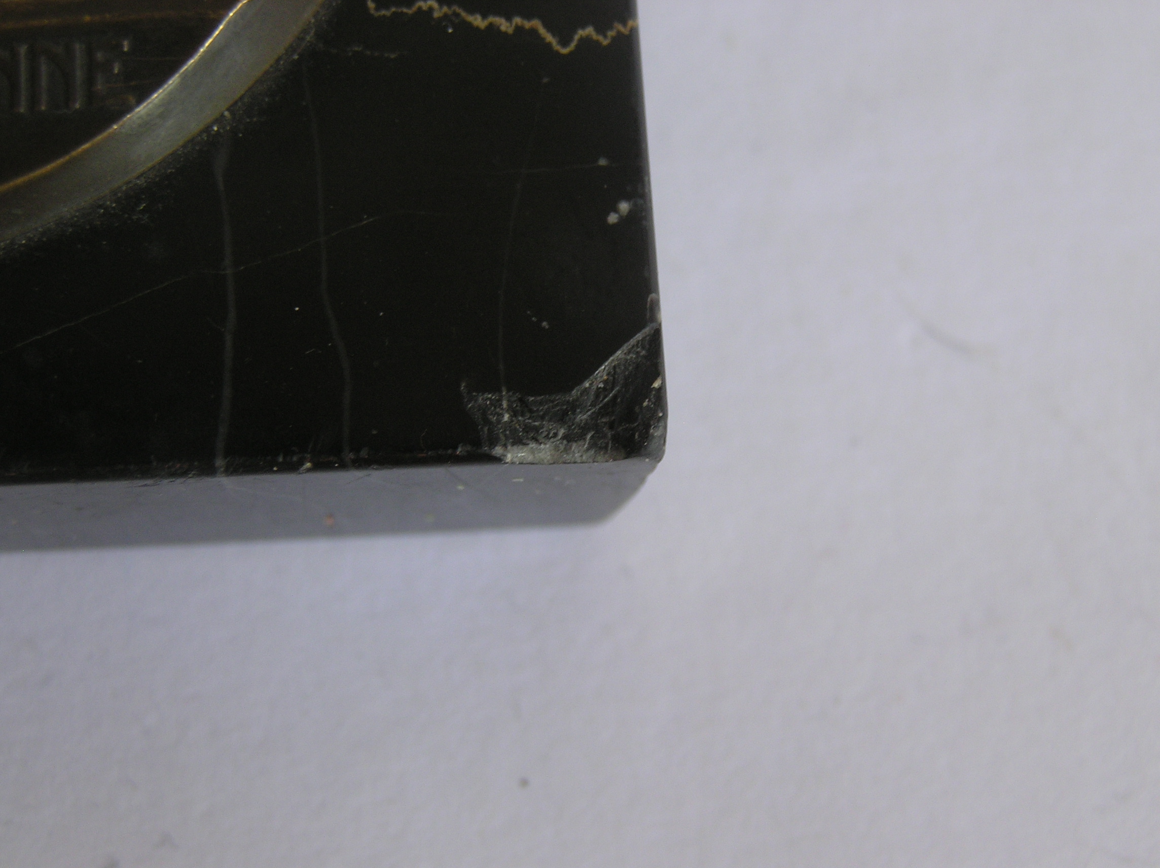 Niet of onleesbaar gesigneerd - Bronzen medaille op marmeren voet - afbeelding van Carcassonne La Cité, gesignee kopen? Bied vanaf 1!