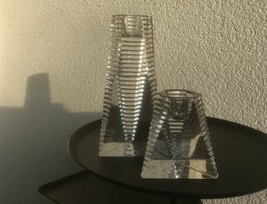 Villeroy & Boch - TWEE ZESKANTIGE KRISTALLEN KANDELAAR S “PRISMA” kopen? Bied vanaf 35!