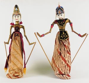 Niet of onleesbaar gesigneerd - Twee Indonesische Wajangpoppen kopen? Bied vanaf 1!