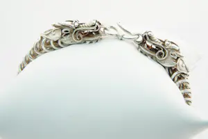 74 - Zware en aparte 2e gehalte zilveren dragon of draken armband kopen? Bied vanaf 90!