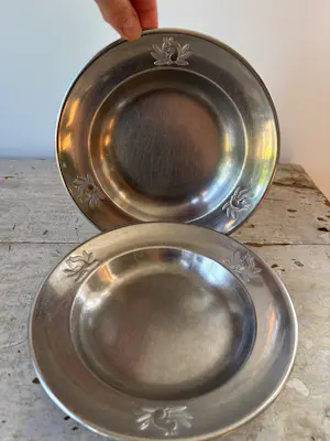 GERO - 2 zeldzame Vintage Gero Zilmeta kinderbordjes, eekhoorn reliëf, 50ies kaufen? Bieten Sie von 20!