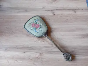 Niet of onleesbaar gesigneerd - Kaptafelset jaren 50/60 kopen? Bied vanaf 1!