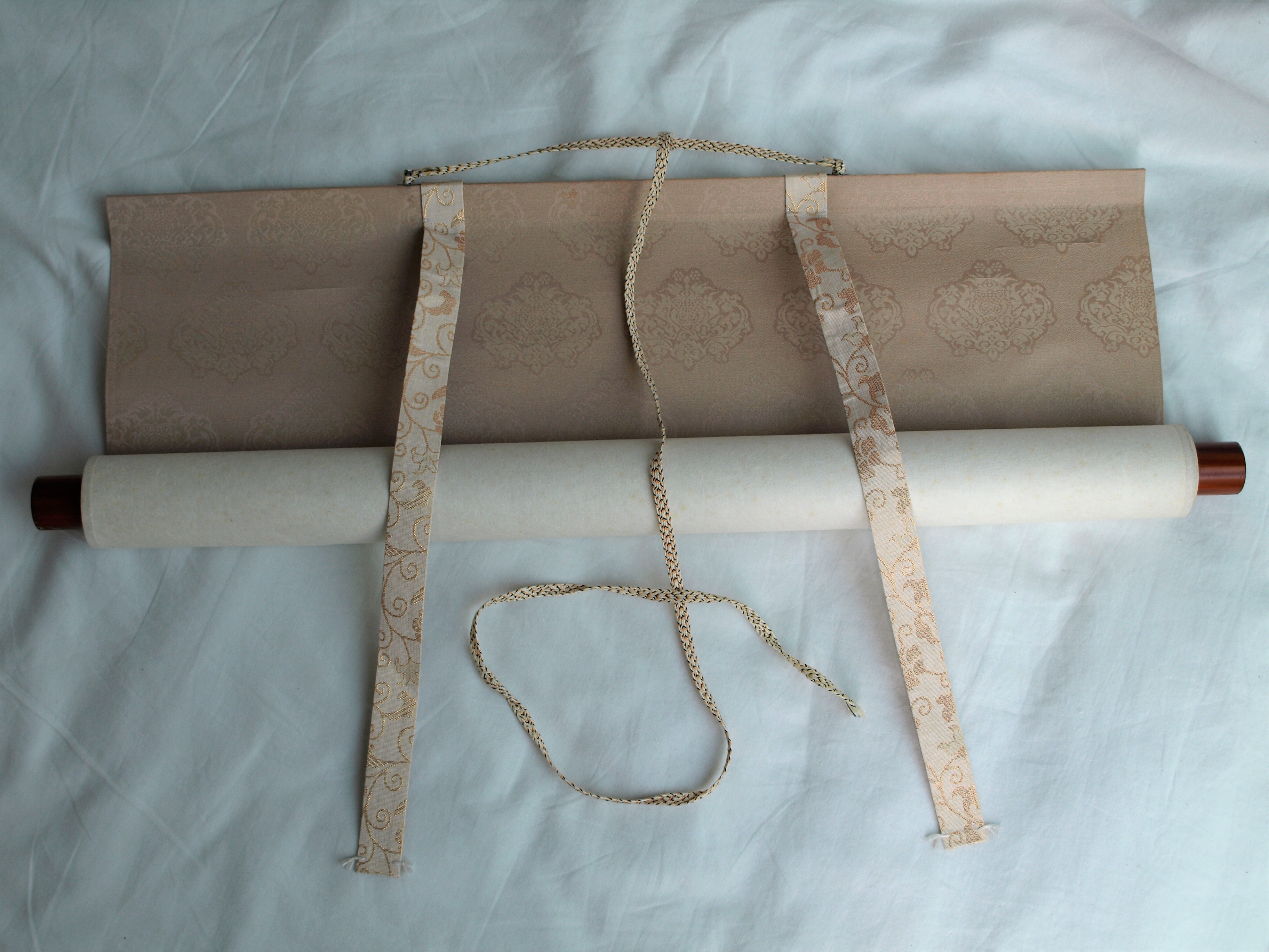 Niet of onleesbaar gesigneerd - Japanse scroll , Paard - Inkt en verf op doek, opgerold op houten stok kopen? Bied vanaf 1!