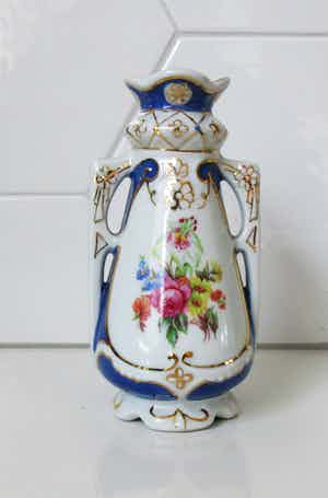 Royal Dux - Vintage Floraal porseleinen Amfoor vaasje verkocht voor € 10!