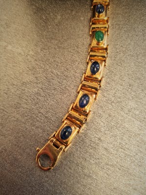 1221- Fraaie 18 karaats gouden "3 om 1" armband - saffier en smaragd - cabuchon kopen? Bied vanaf 920!