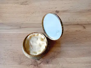 Niet of onleesbaar gesigneerd - Kaptafelset jaren 50/60 kopen? Bied vanaf 1!