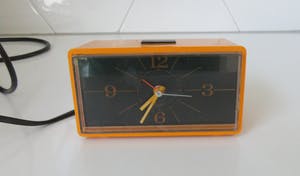 Curiosa - Siemens vintage oranje-gele wekker model MU 15 10 kopen? Bied vanaf 1!