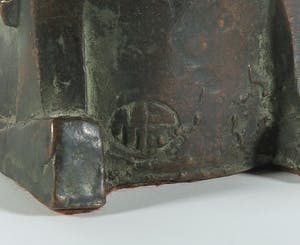 Margriet Barends - Brons, Zittend meisje met kat kopen? Bied vanaf 1!