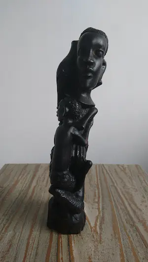 Niet of onleesbaar gesigneerd - Ebbenhouten Afrikaanse levensboom kopen? Bied vanaf 1!