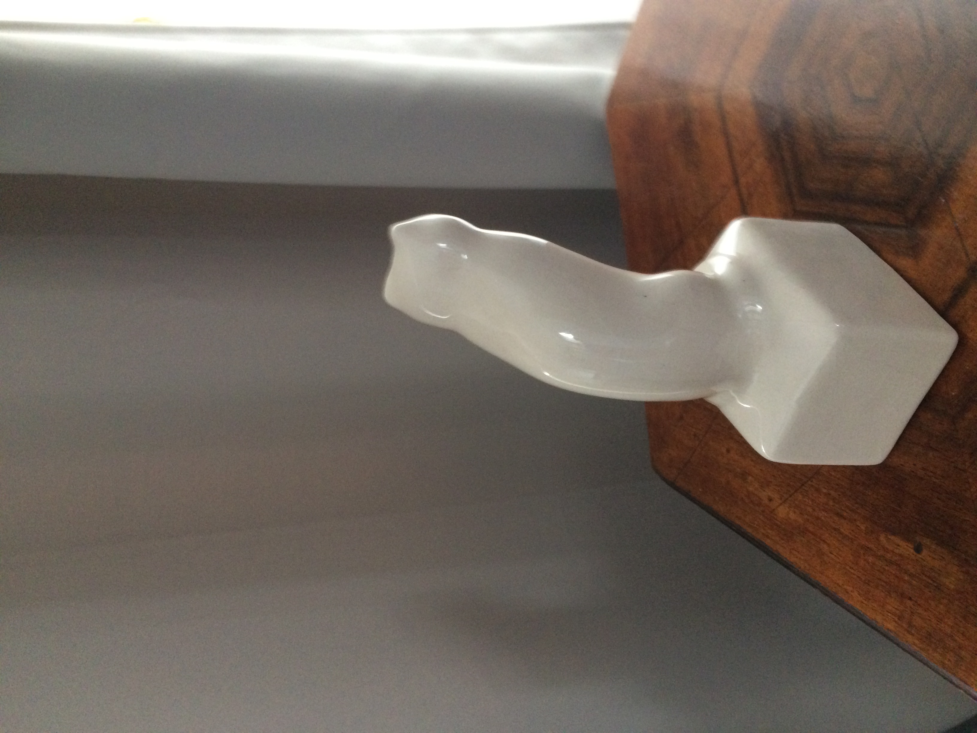 Niet of onleesbaar gesigneerd - Gekroonde poes kopen? Bied vanaf 1!