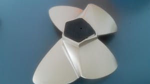 Brons (Onbekend) - Kubistische vogel en vlinder kopen? Bied vanaf 19!