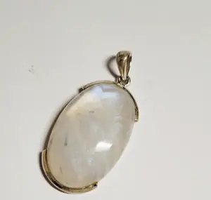 Nieuwe 925 zilveren hanger met prachtige regenboog maansteen kopen? Bied vanaf 70!
