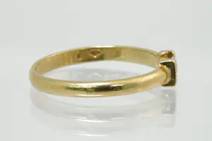 69 - Zo goed als nieuwe 18krt gouden solitair ring met 0.15ct (I/si3) diamant kopen? Bied vanaf 190!