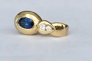 18 kt geelgouden clip hanger met saffier en diamanten kopen? Bied vanaf 380!