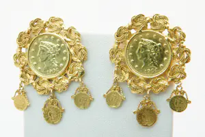 3- Grote set  18krt geel-gouden oorstekers - met muntjes en mattenkloppermotief kopen? Bied vanaf 530!