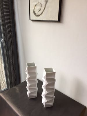 Hutschenreuther - Zeldzaam grote Reliëfvaas h 35 cm uit de serie Archais ontwerp Heinrich Fuchs kopen? Bied vanaf 135!