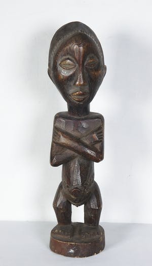 Luba - Houten vrouwelijk voorouderbeeld met gekruiste armen en haarknot kopen? Bied vanaf 1!