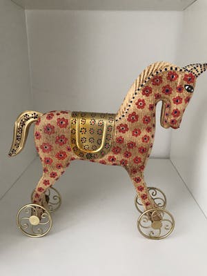 Marianne Bey - Red Flowers kopen? Bied vanaf 40!