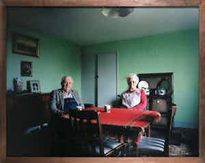 Bert Teunissen - C-Print, Europeans at Home, United Kingdom - Ingelijst (Zeer groot en zwaar) verkocht voor € 100!