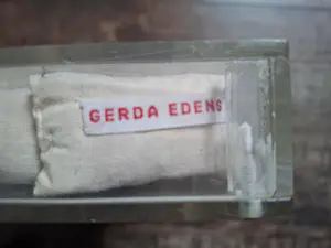 Gerda Edens - Textiel in perspex kopen? Bied vanaf 60!