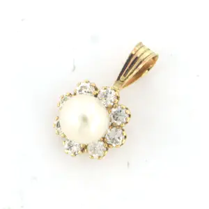 14k geelgouden entourage hanger bezet met parel en zirkonia kopen? Bied vanaf 1!