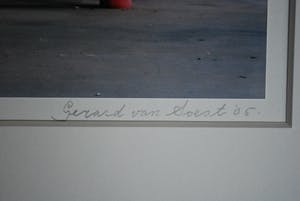 Gerard van Soest - rode pilaren - kleurenfoto, oplage 25/50 kopen? Bied vanaf 40!