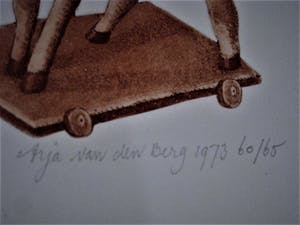 Arja van den Berg - 1973 - Grote handgekleurde Ets - Jongen met speelgoedpaard" oplage: 65 stuks kopen? Bied vanaf 1!