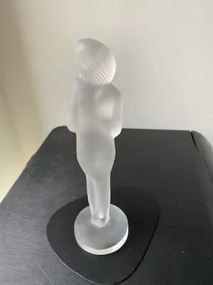 Ida Schwetz-Lehmann - Art deco "frosted glass" sculptuur "Het verlegen meisje" kopen? Bied vanaf 100!