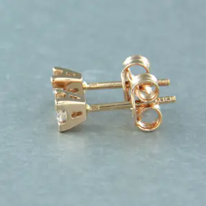 18k rosé gouden solitair oorknoppen met briljant geslepen diamant tot. 0,22ct kopen? Bied vanaf 280!